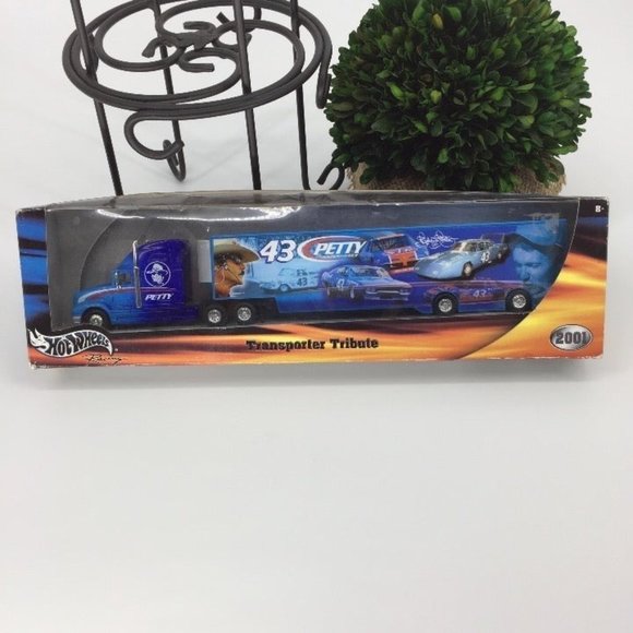 Hot Wheels Diecast Semi Transporter - Picture 7 of 7